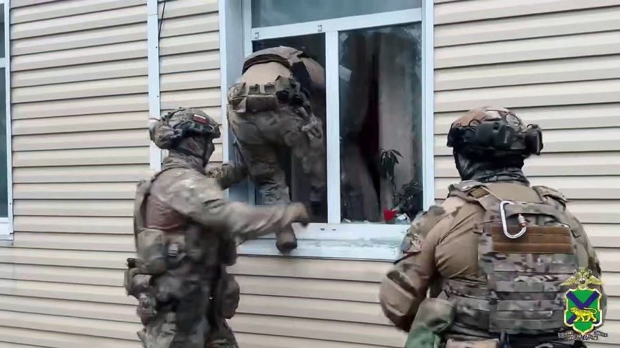 Наркодилера во Владивостоке брали через окно