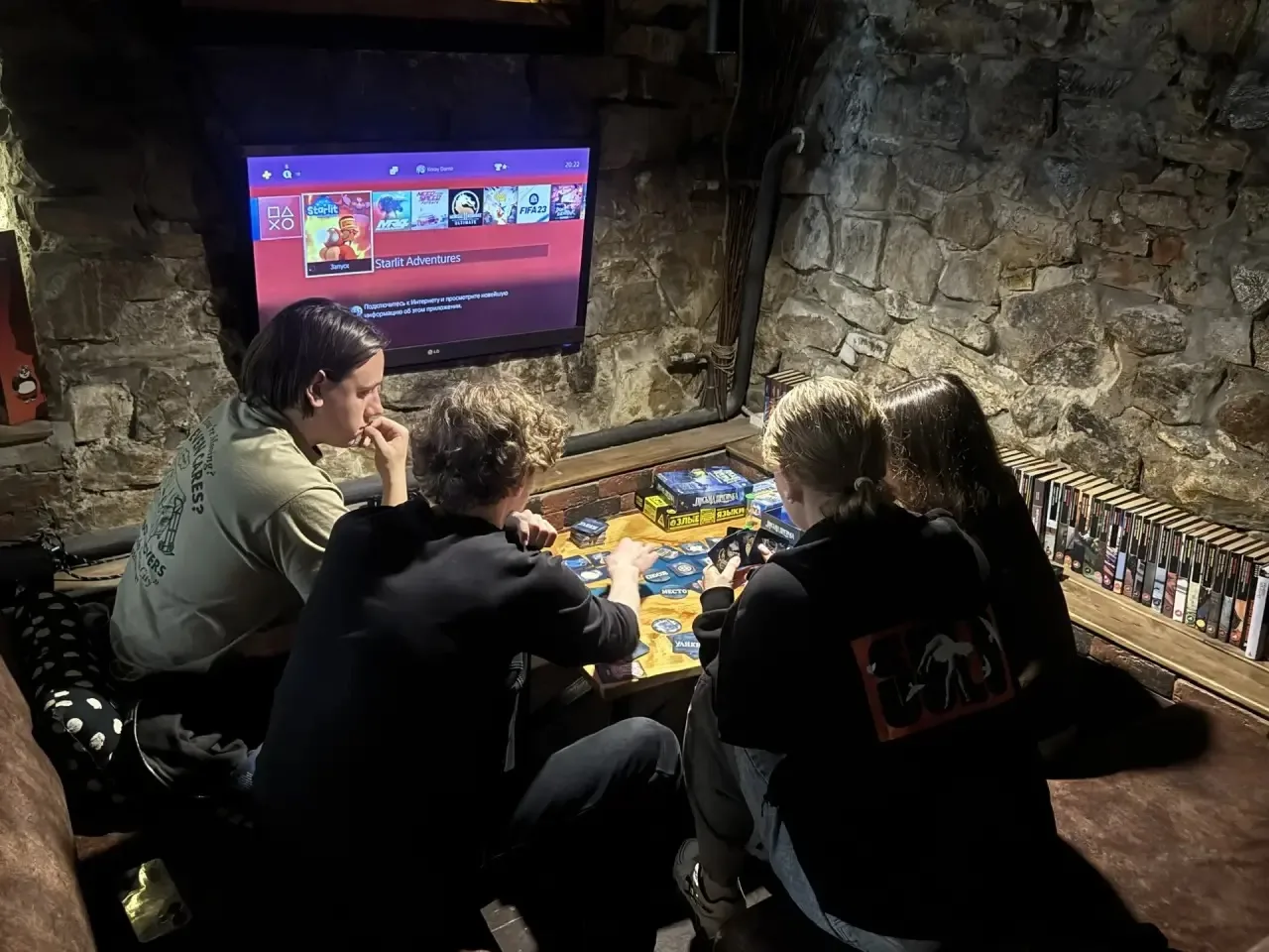 На выходных поиграть в настольные игры можно в Антикафе LoftToPlay Играй! Стратегии, па...