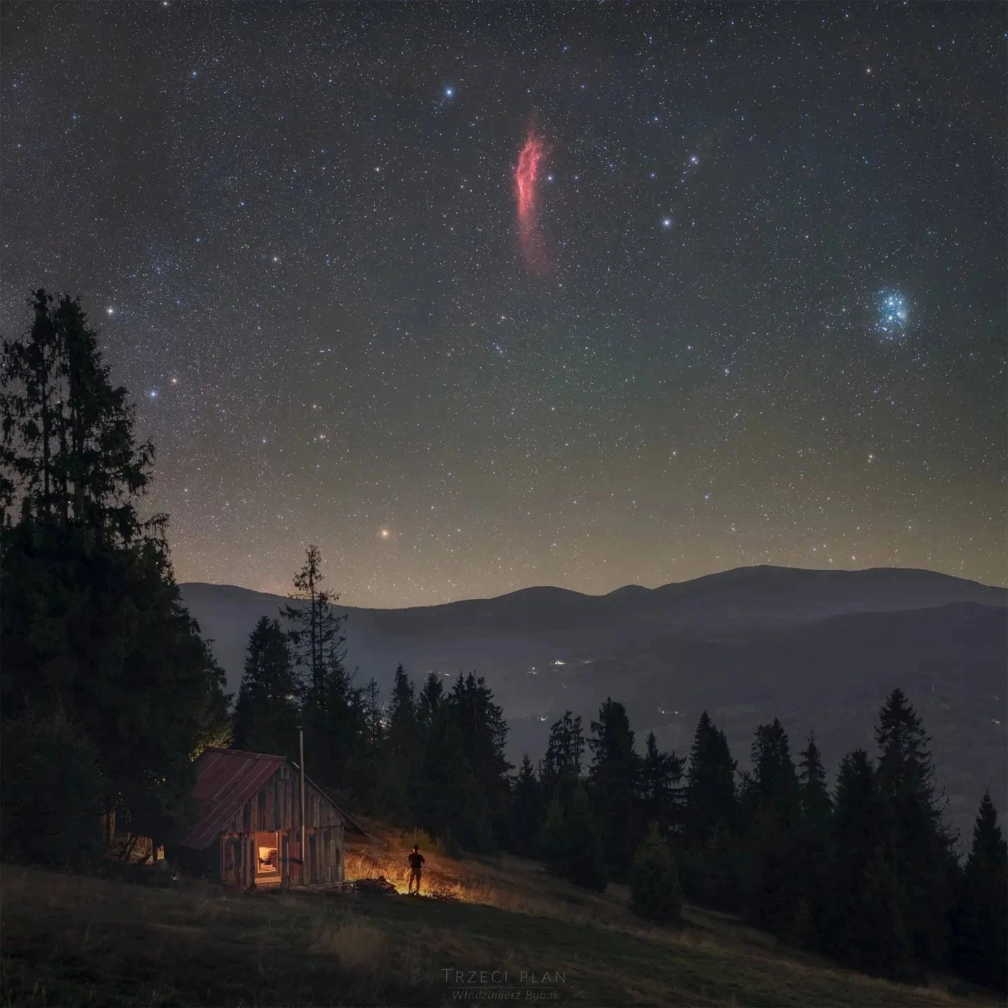 🌌 На снимке туманность Калифорния и Плеяды над Пилском!