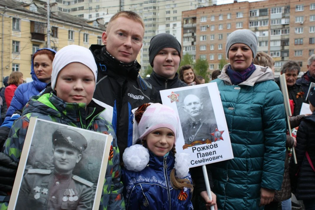 Лицей с уважением относится к подвигу своих предков. Ежегодно в весенние праздничные дни как в стена