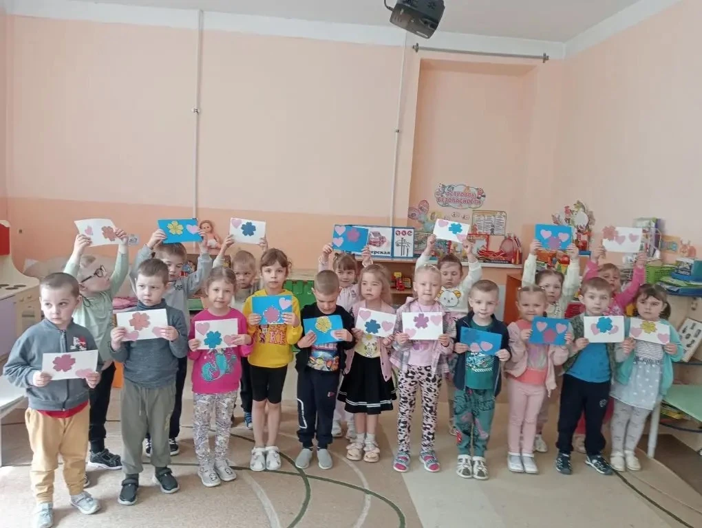 🌺 День семьи, - это добрый и светлый праздник, ведь именно семья является самой важной...