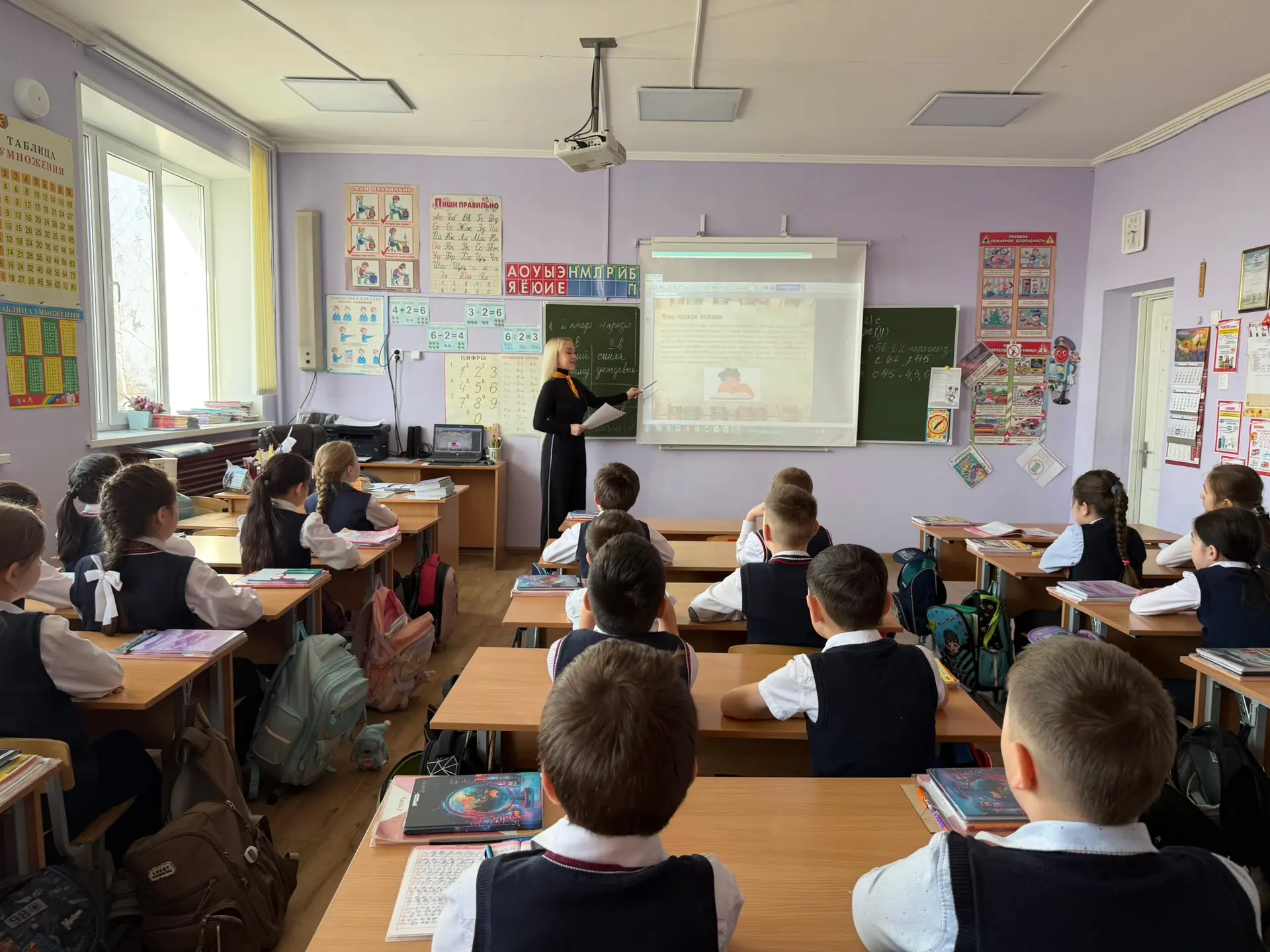 Всемирный день поэзии - 21 марта 🪶 праздник, который напоминает нам о силе слова, красоте рифмы и гл