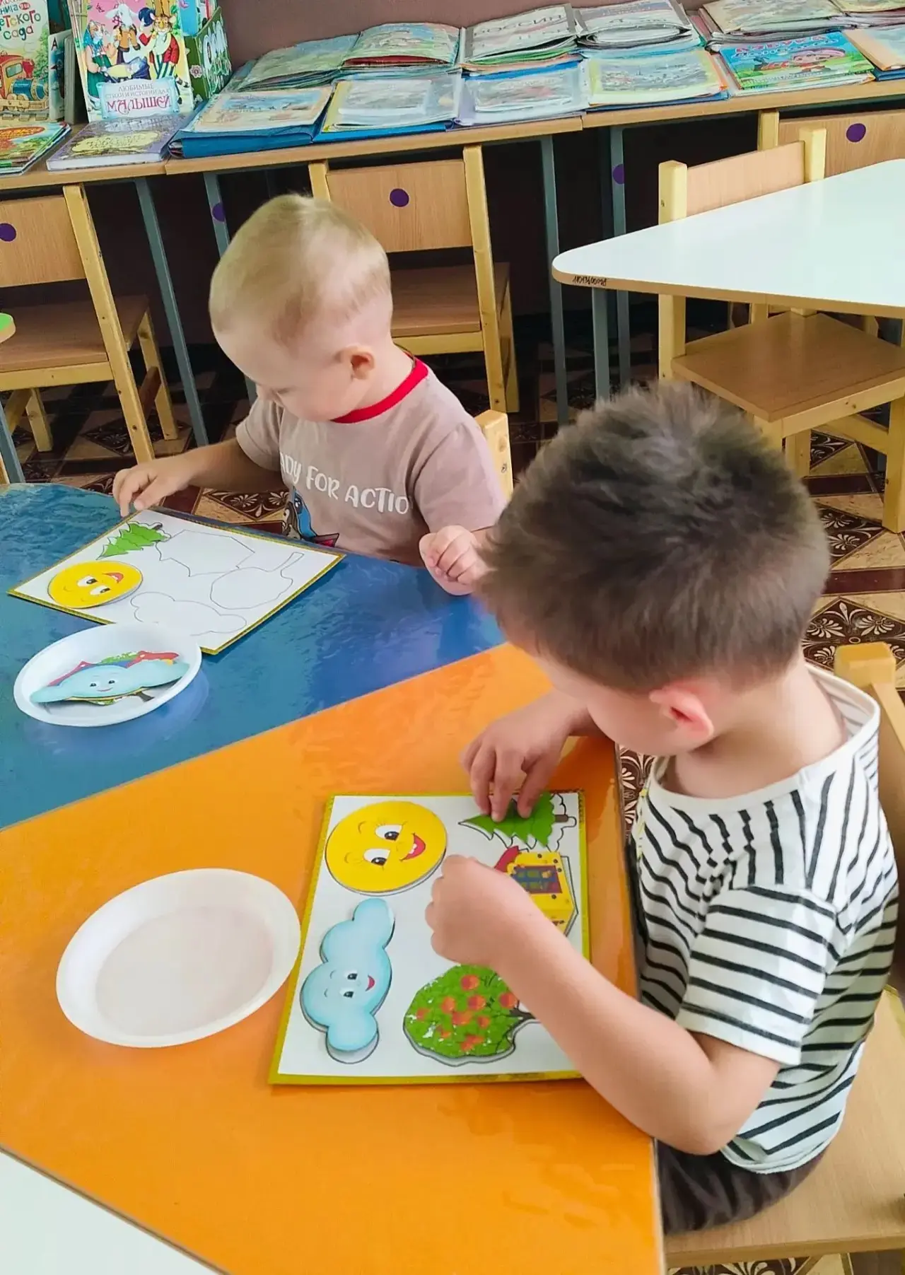 Игра в настольно-печатные игры — одно из любимых занятий воспитанников младшей группы Г...