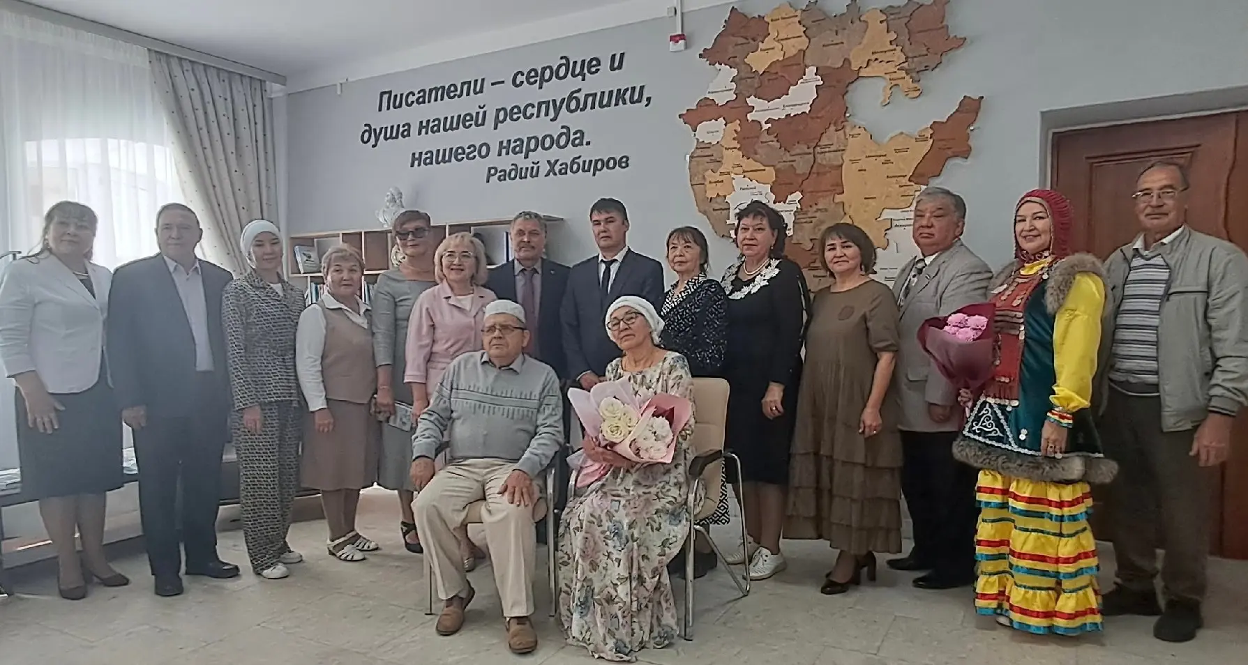 Яҙыусылар йортонда Силәбе өлкәһендә йәшәп ижад итеүсе яҙыусылар менән осрашыу үтте.