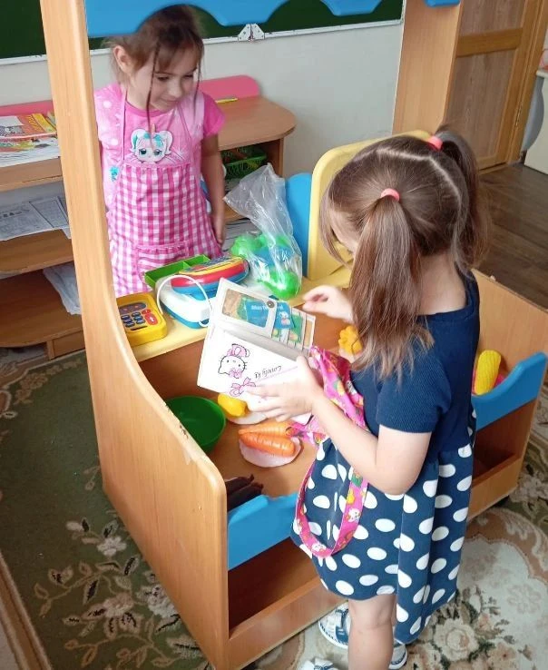✨ Ребята старшей «А» группы «Звёздочка» 🌟 сегодня увлечённо играли в сюжетно-ролевую игру «Магазин»