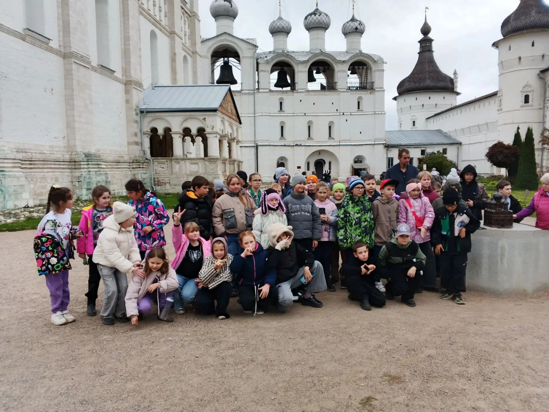 2 октября учащиеся 3а, 3б, 4а, 4б и 5в классов ездили в увлекательное путешествие в Рос...