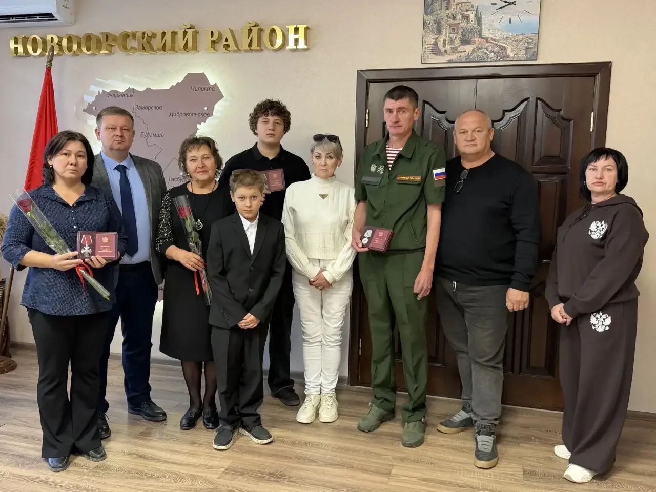 Глава района Александр Ващенко вручил медаль «За отвагу» участнику специальной военной ...