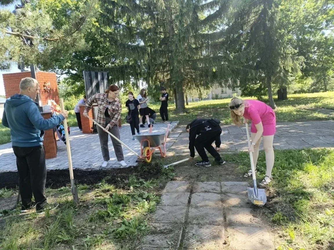 Со 2 июня на базе МБ ОУ Никитинской СШ открылся лагерь труда и отдыха «Шаг в будущее»!
Первая неделя