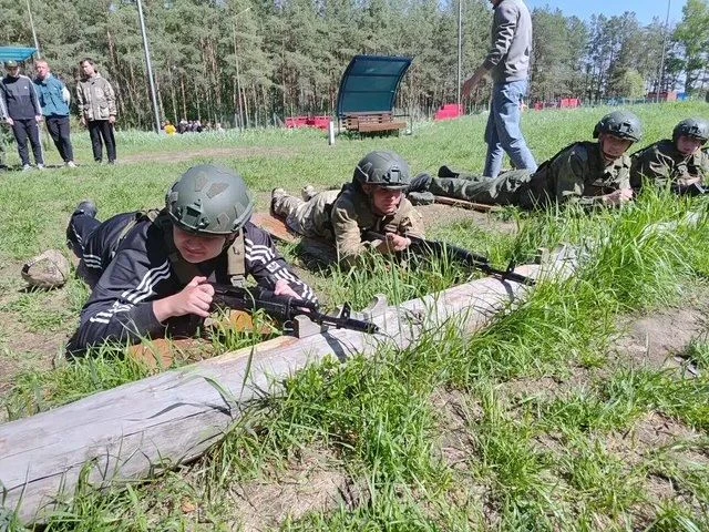 Одним из направлений военно-патриотического воспитания обучающихся является проведение ...