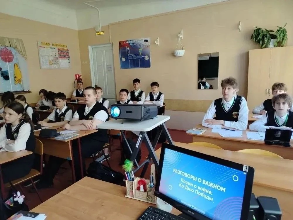 🇷🇺 Школьный Вестник 🎵 ПЕСНИ О ВОЙНЕ. КО ДНЮ ПОБЕДЫ  📅 Торжественная линейка 4 мая 2026 г. в МБОУ СШ 