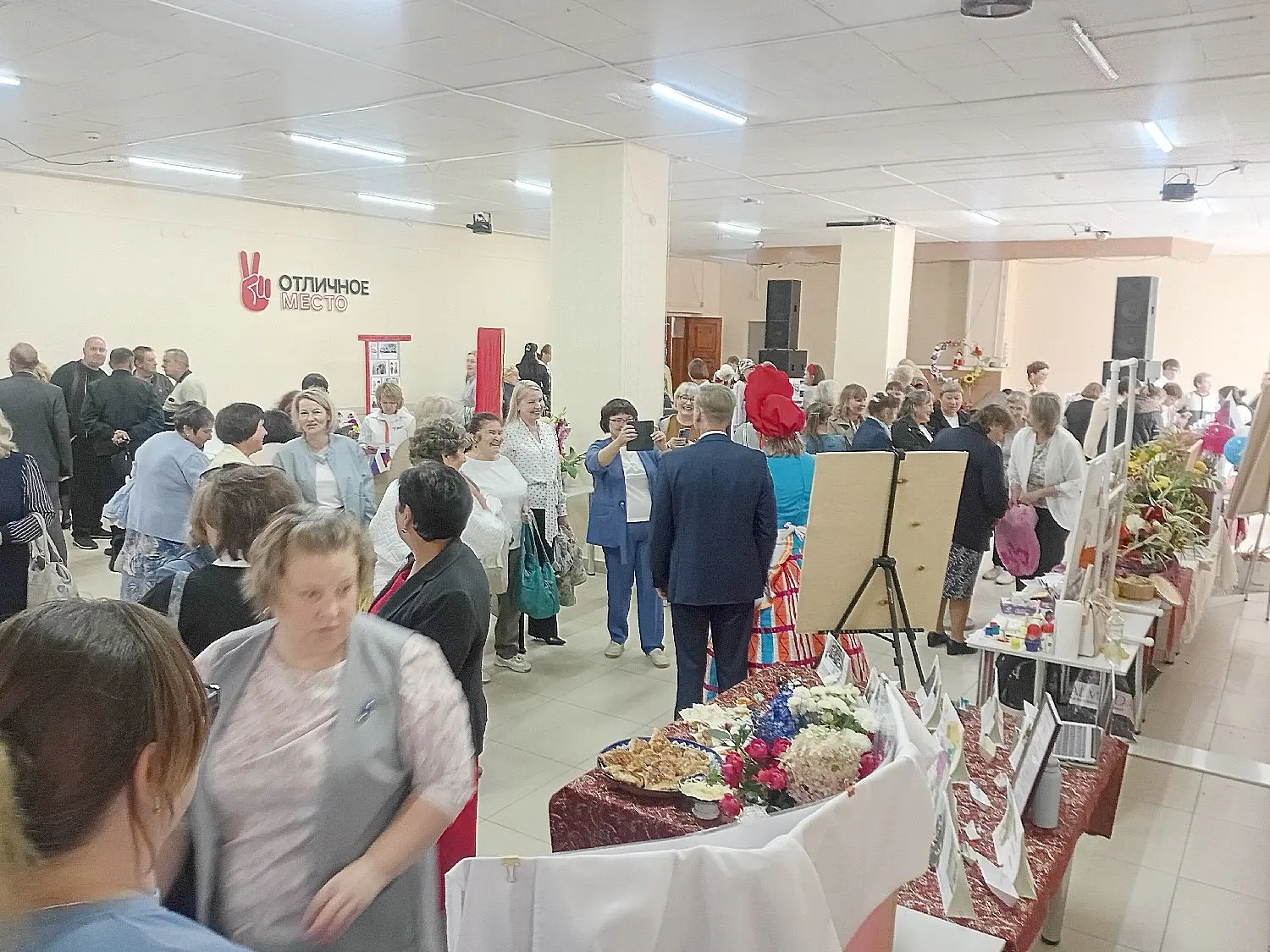 🏆Наша школа — победитель методической выставки, посвящённой Году единства народов России!