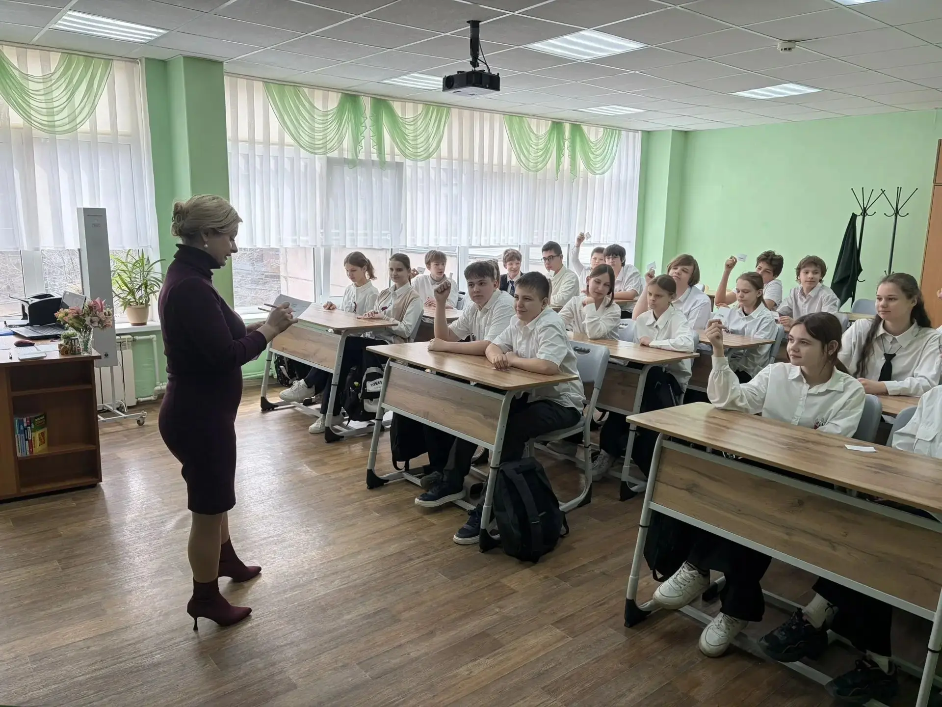 Для учеников юридического класса МБОУ СОШ №93 8 апреля прошел особенный урок права. Его...