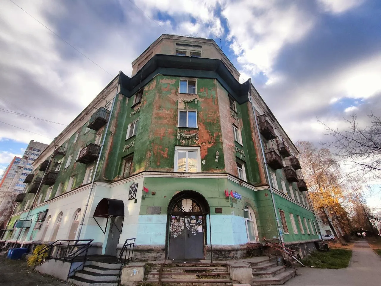 👀🏚️ Пермский «Дом грузчика» и его смотровая башня: откуда следили за судами