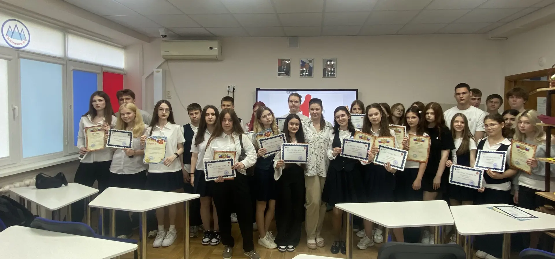 ❗️Торжественная часть❗️ ‼️Сегодня самые активные из отряда волонтеров-медиков были награждены грамот