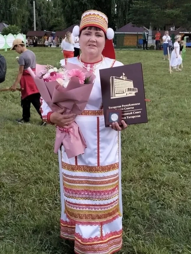 🎭 Творчество, отмеченное наградой

Фольклорный коллектив «Садовый умарь» Родниковского сельского До
