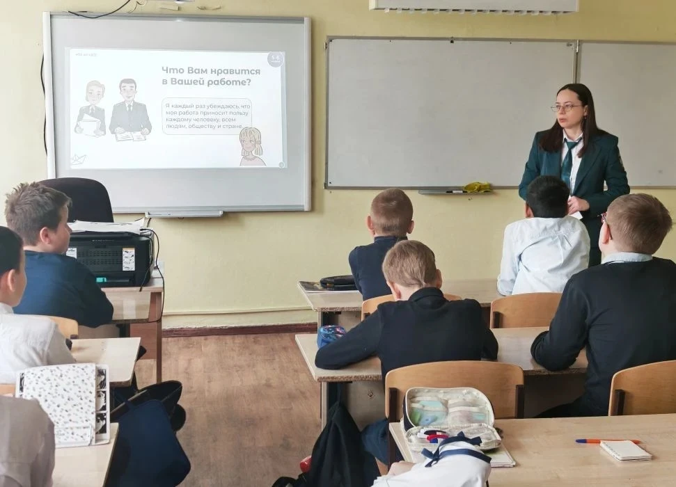 🧑‍🏫🎓Налоговая грамотность в 5 классе: Учимся управлять деньгами с детства!💰  📅Сегодня в 5 классе наш