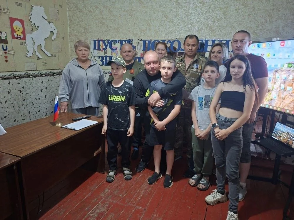 В филиале "Клуб пгт Южная Ломоватка" прошёл патриотический час "Пусть поколения знают и...