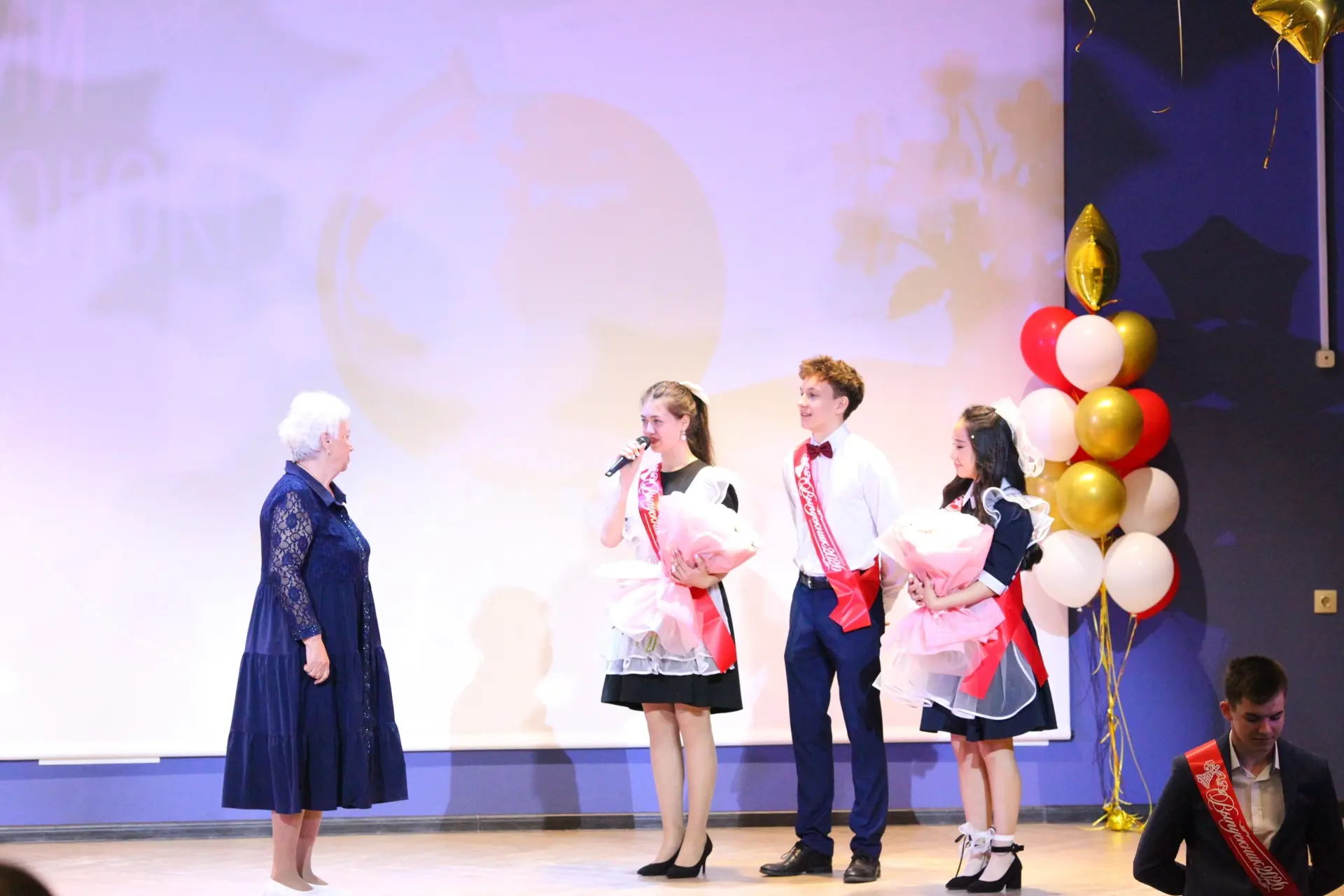 Сегодня в нашей школе отгремел последний звонок! 🎓🔔  Этот день получился ярким, красочным и очень тр