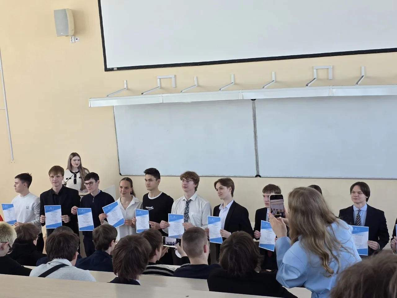 ⚡️⚡️Юные гении в интеллектуальной схватке: старшеклассники сразились математическом турнире "Что? Гд