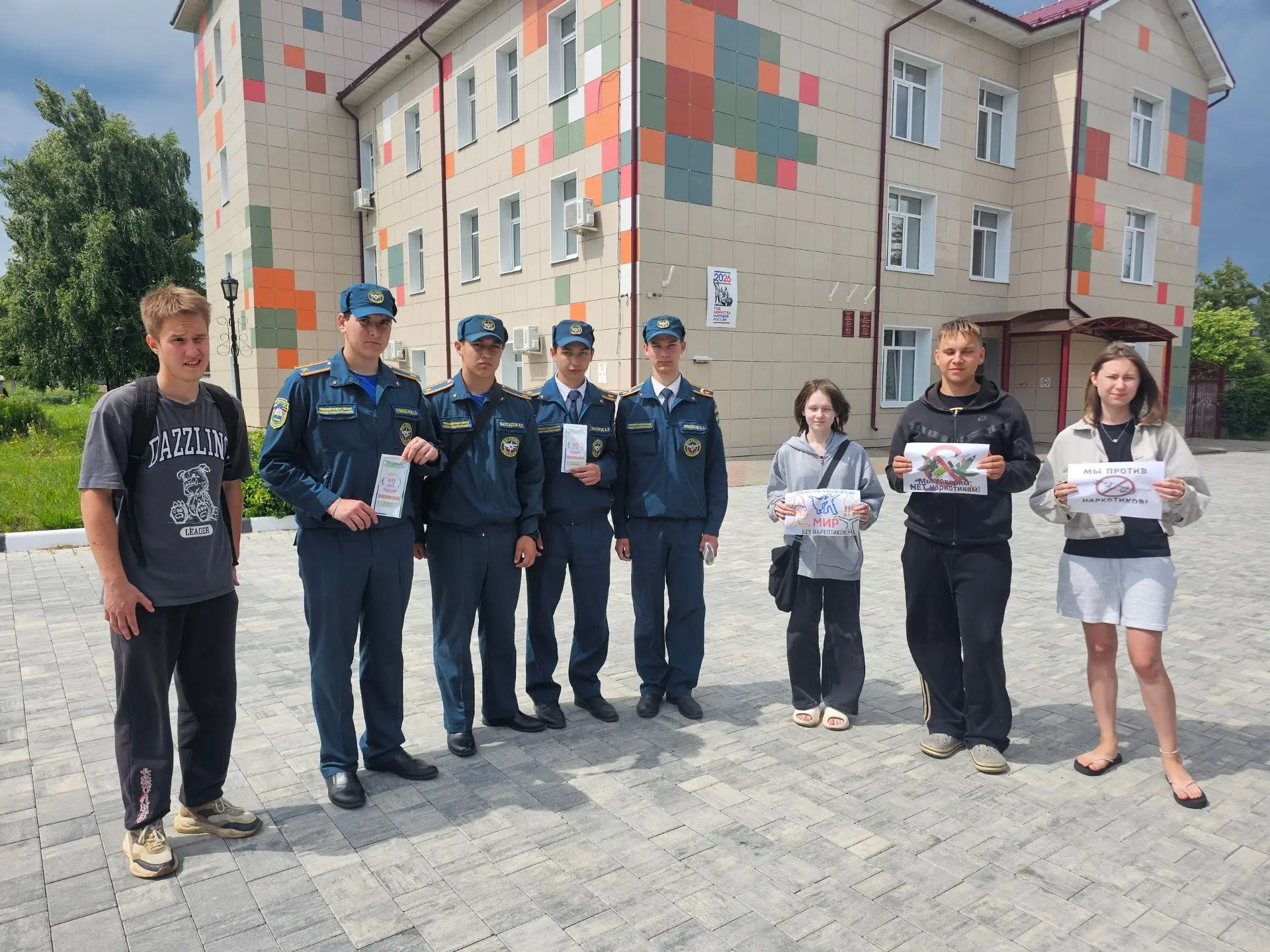 🛑 Жизнь без наркотиков: активисты Тетюшской СОШ №2 вышли на улицы

В рамках месячника «Жизнь без на