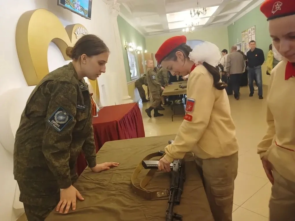 🎗️Сегодня вместе с ребятами побывали на собрании клуба «Ты помнишь, товарищ!» в Химволокно.  Меропри