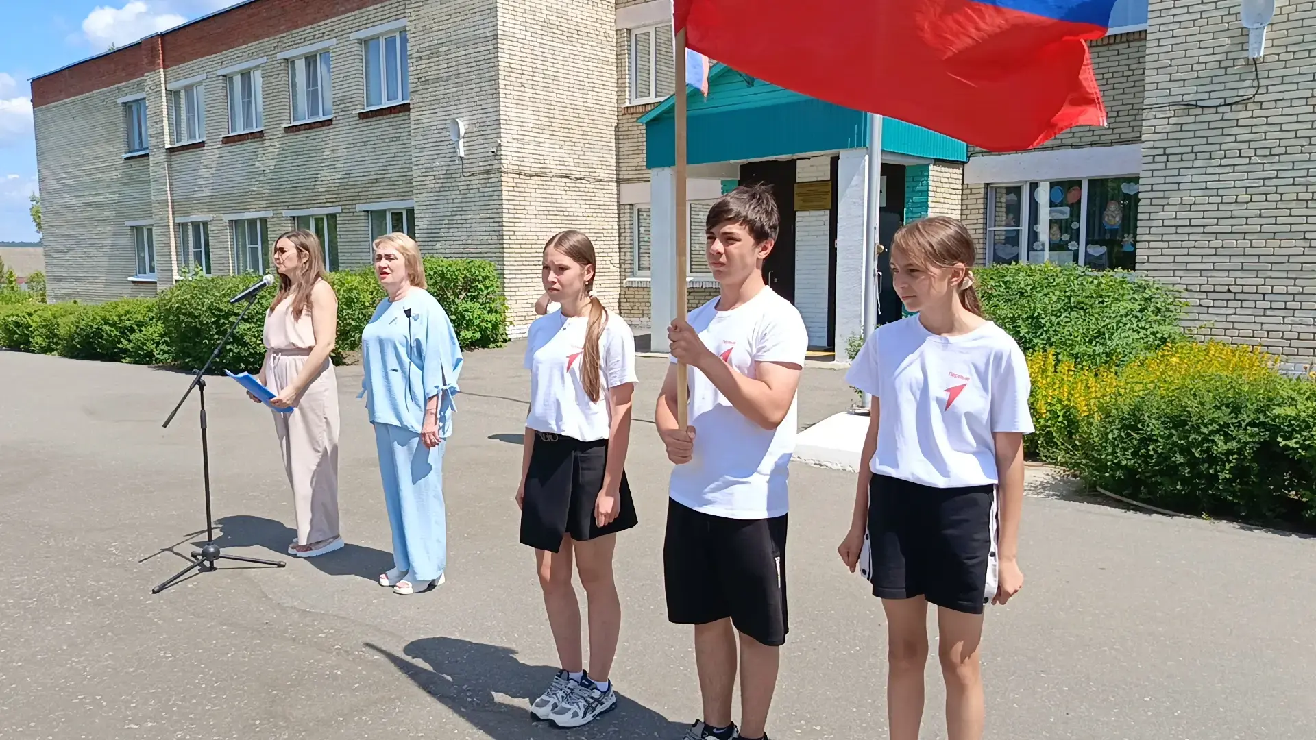 12 июня в лагере «Олимпик» началось с торжественной линейки, посвящённой Дню России. 🇷🇺
