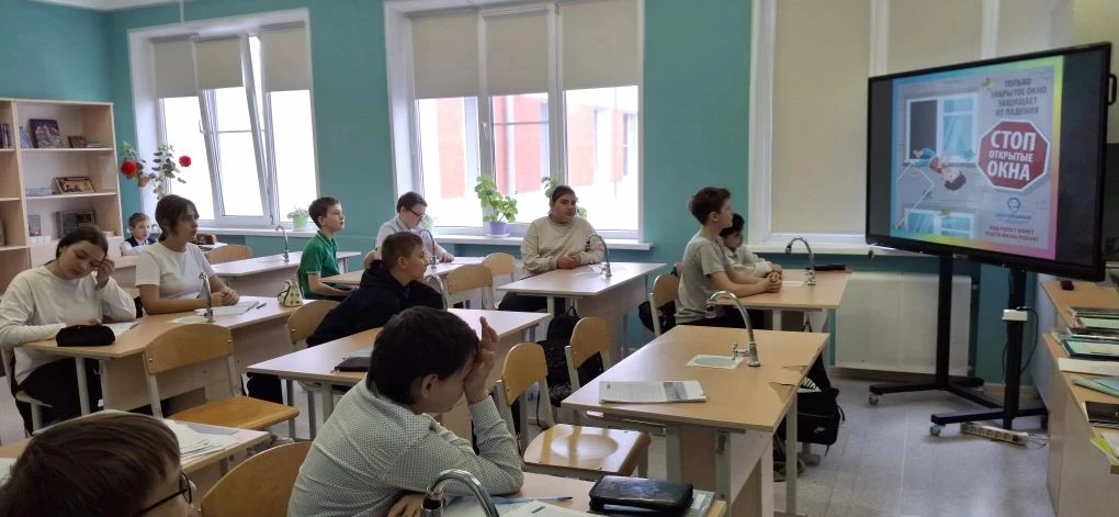 Сегодня в 5А классе была проведена беседа на тему :"Осторожно,  открытые окна!" С ребят...