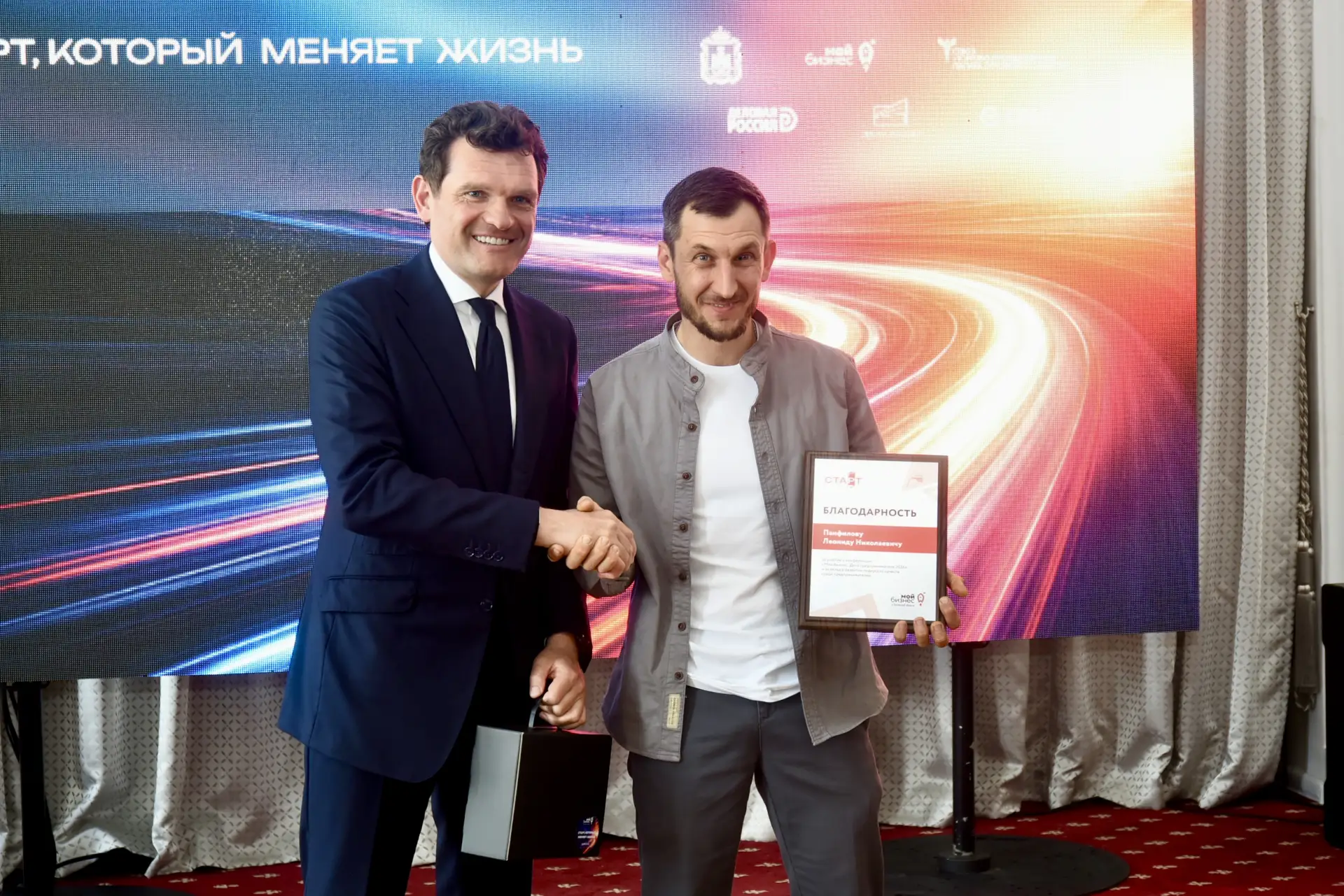 💐Накануне Дня предпринимателя в Орле наградили представителей бизнеса   Мероприятие прошло в рамках 