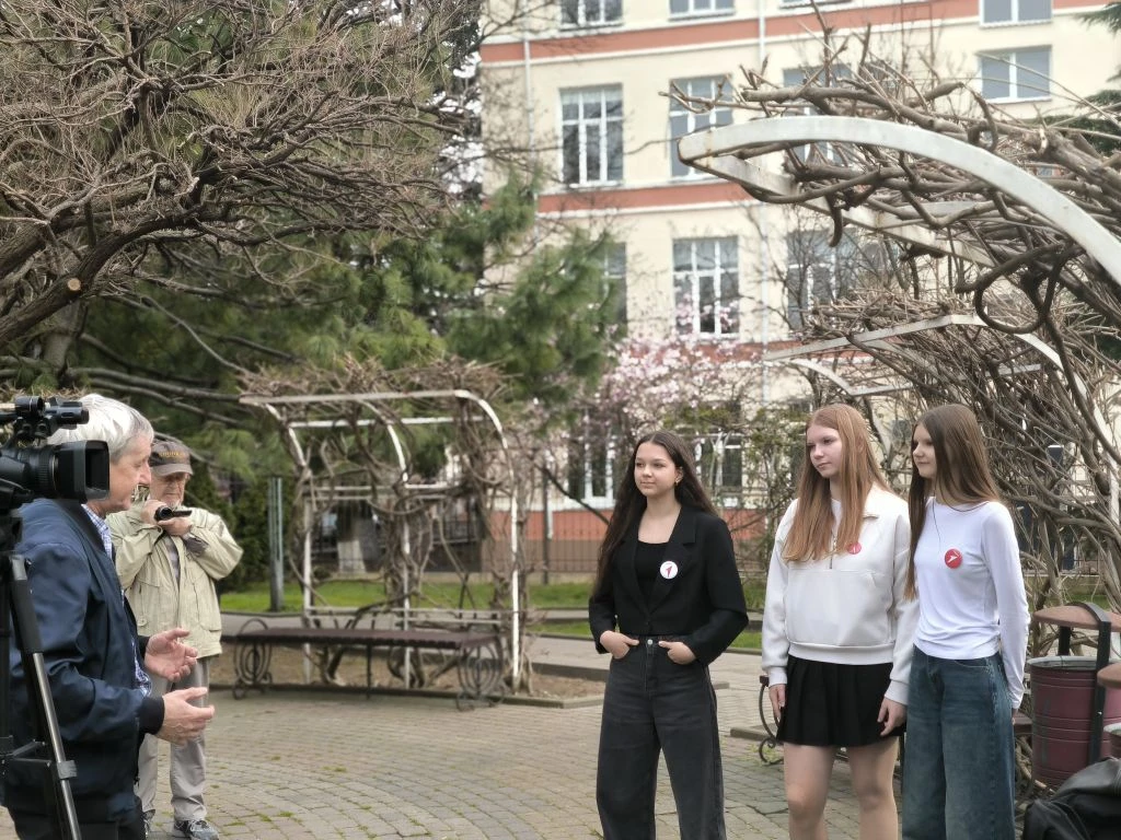 🙋«Внимание! Камера! Мотор!»: Наша «Классная встреча» превратила городской парк в съёмочную площадку!