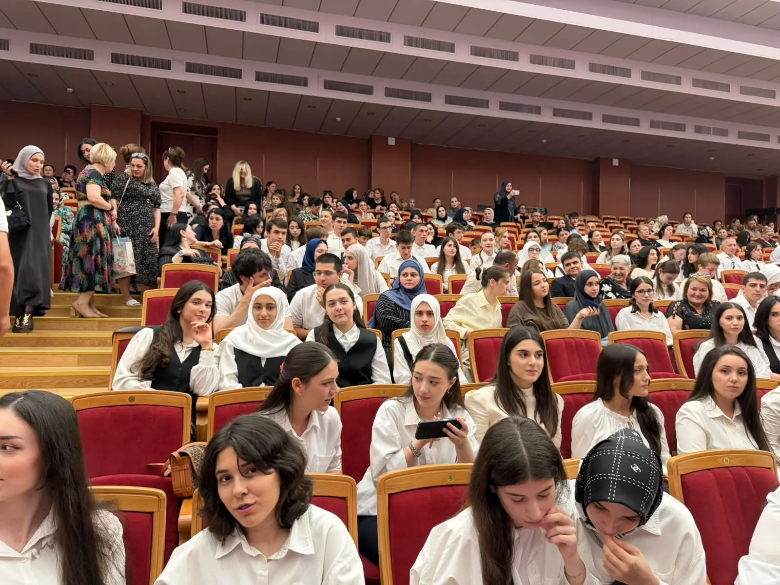 📌14 июля в Доме дружбы состоялась торжественная церемония чествования выпускников школ...