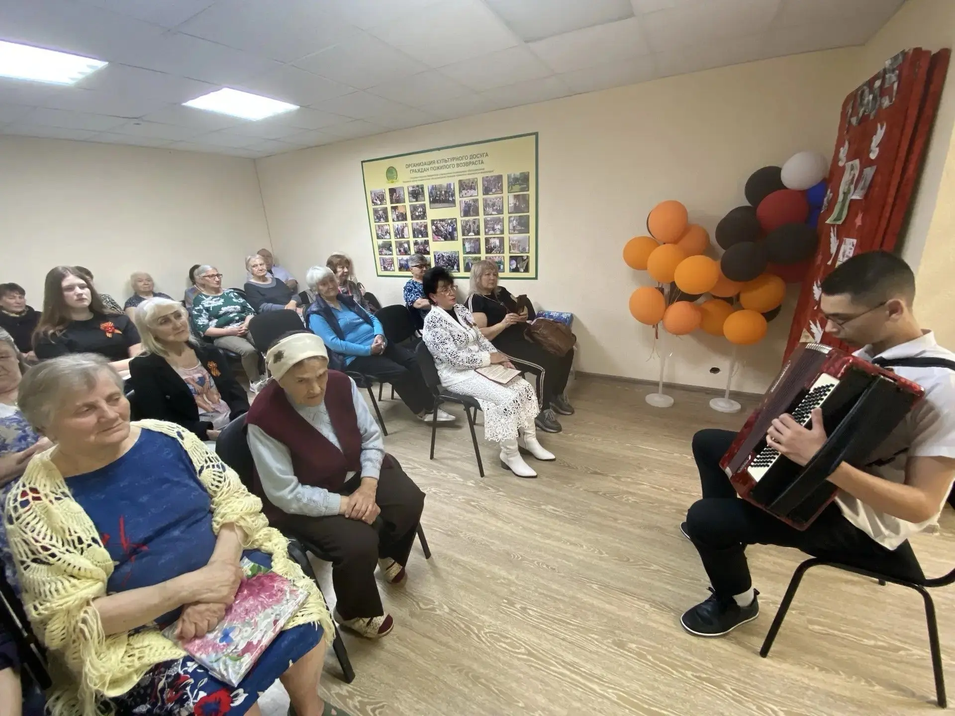 В Краевом центре соцобслуживания состоялся концерт детской школы искусств
