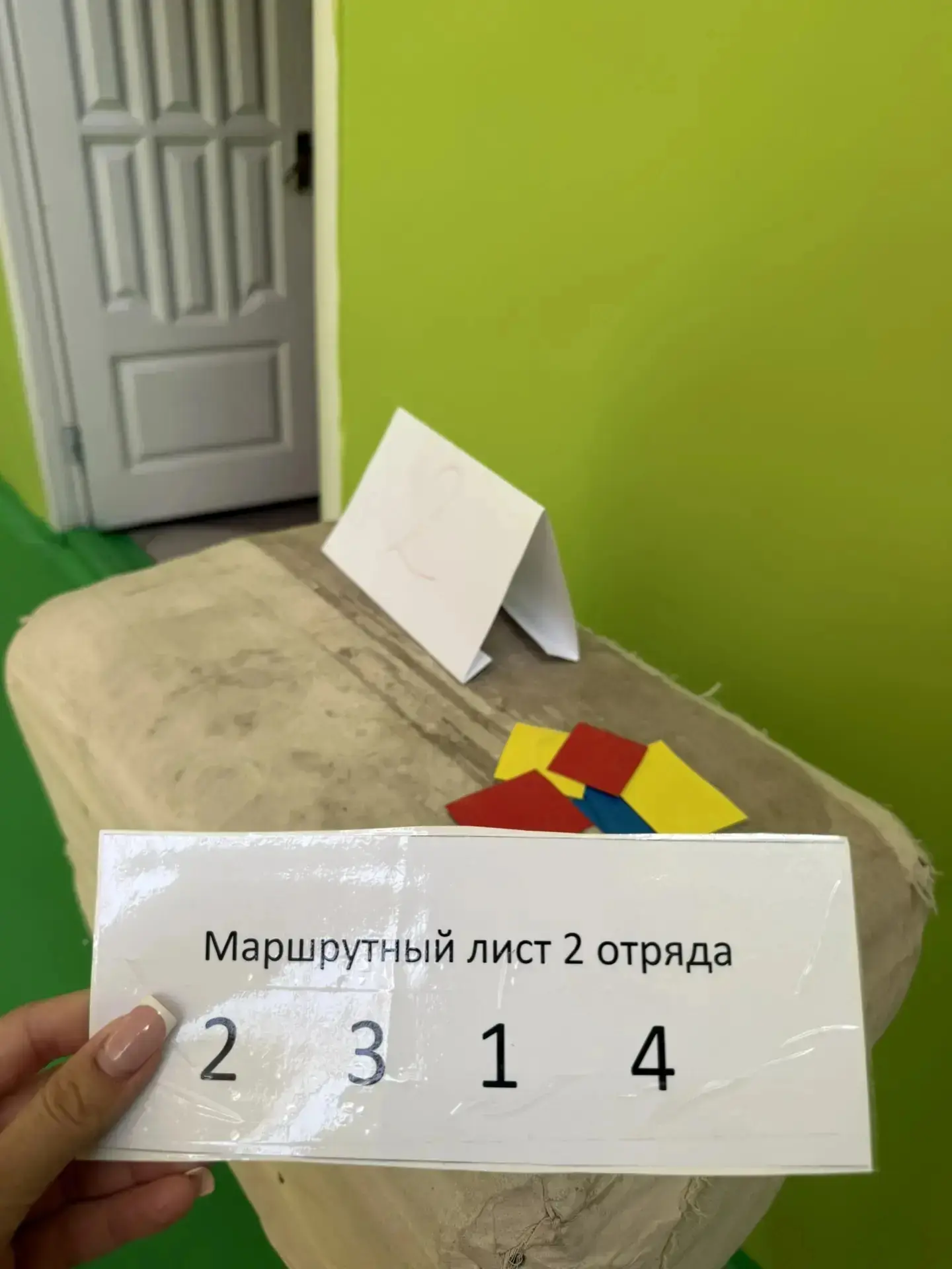 Сегодня в пришкольном лагере "Радуга" было весело и интересно.  Вожатые «пропали», оставив на видном