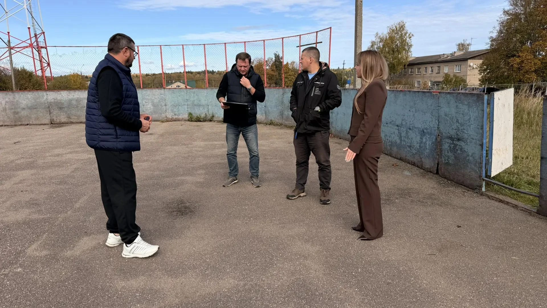 🏒 Сегодня стартовали работы по устройству новой многофункциональной спортивной площадк...