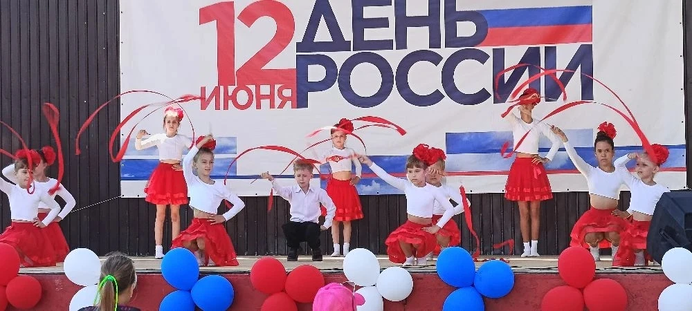 Сегодня в посёлке Кировский с большим успехом прошёл XXX фестиваль народного творчества «Моя Россия»