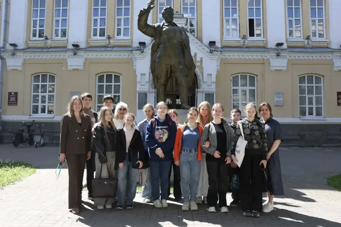 В КНИТУ прошла «Школа юного БиоХимика» 🔬
В течение полутора недель школьники работали в лаборатория