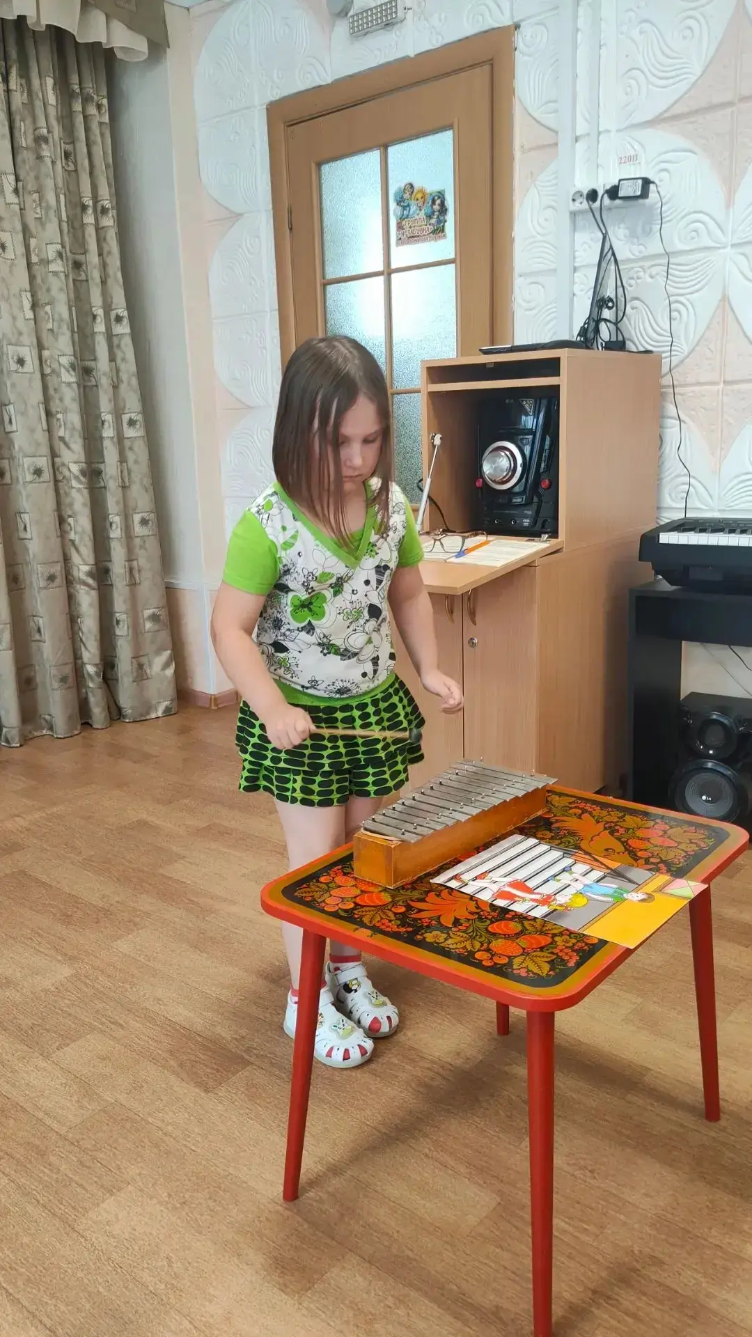 Игра на музыкальных инструментах - это один из видов детской исполнительской деятельности,которая оч