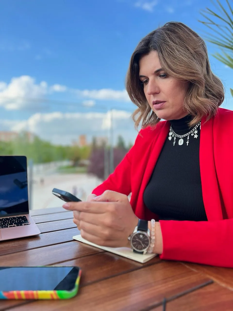 У современного врача сегодня две работы одновременно😳

Первая — лечить пациентов. Вторая — вести ме