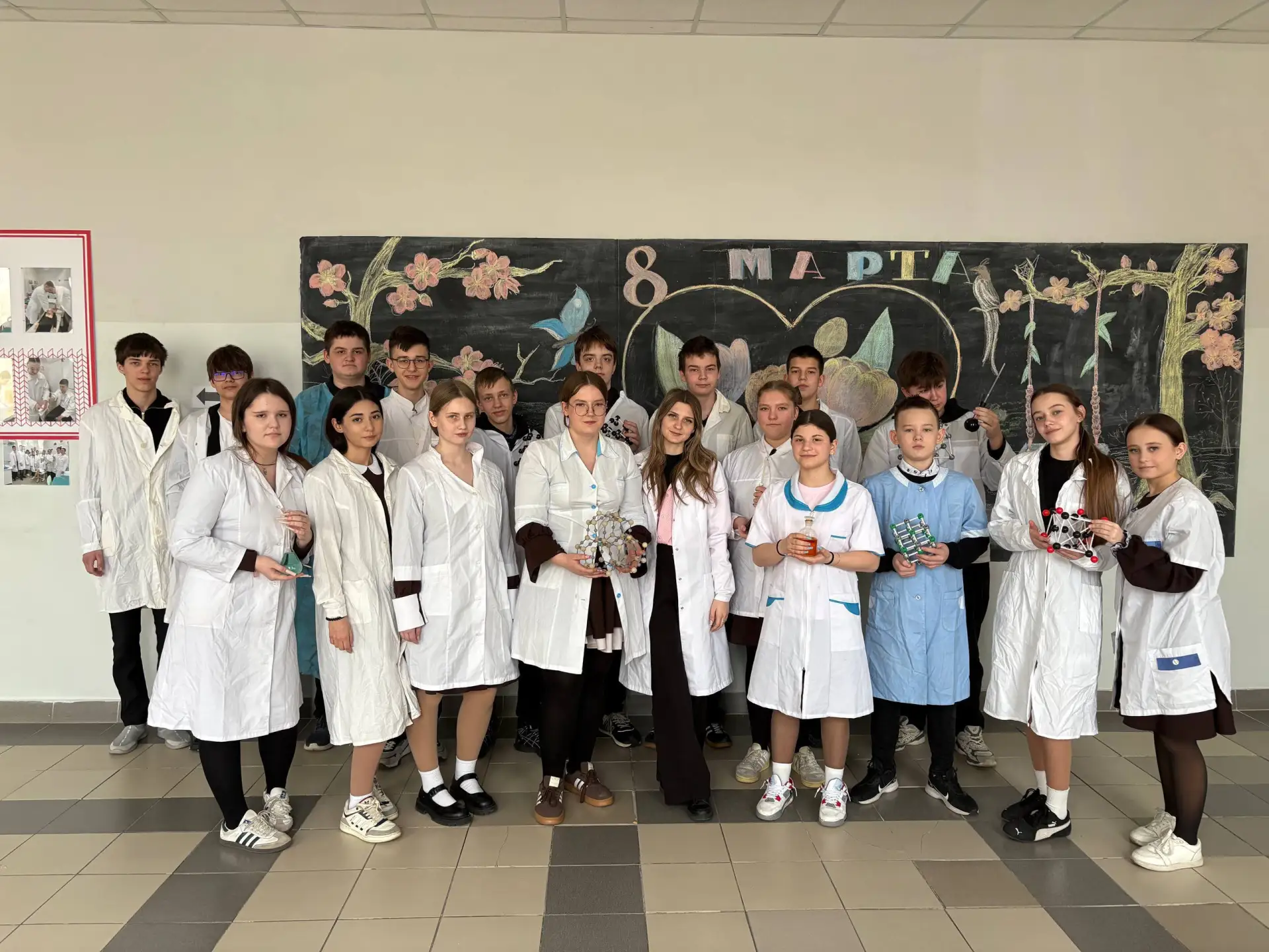 "Новые горизонты знаний ждут! 🌟 Ученики восьмых классов с особым энтузиазмом подходят к изучению хи