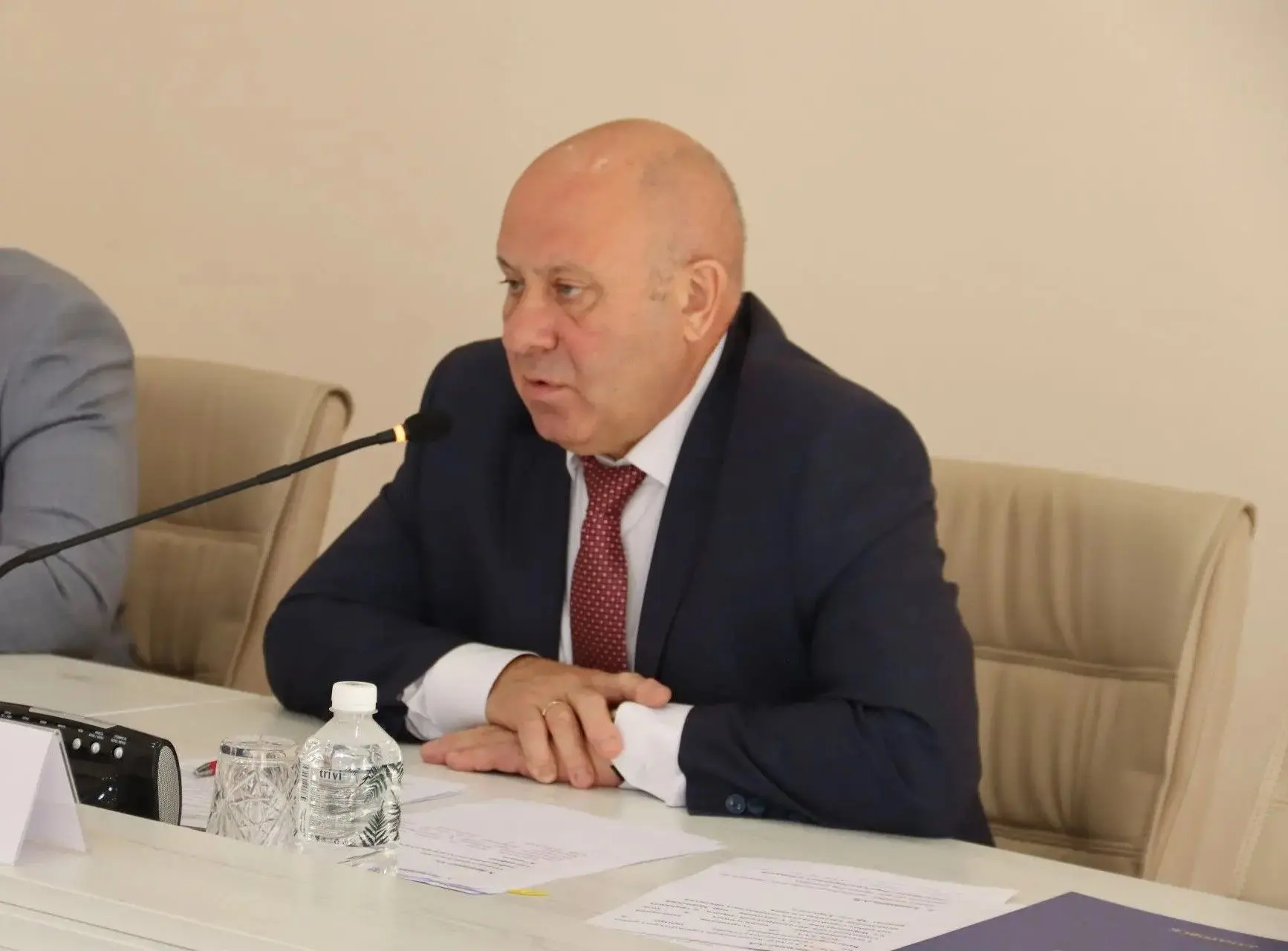 Провел аппаратное совещание. Ключевой темой стала паводковая ситуация в городе. Уровень...