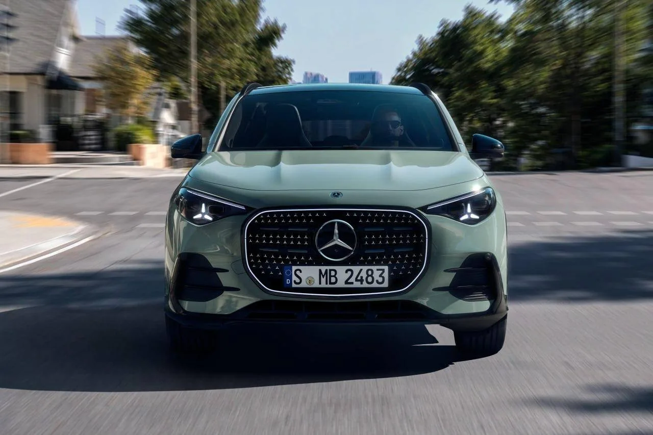 Mercedes показал новый GLA — кроссовер впервые сделал ставку на полностью электрические...