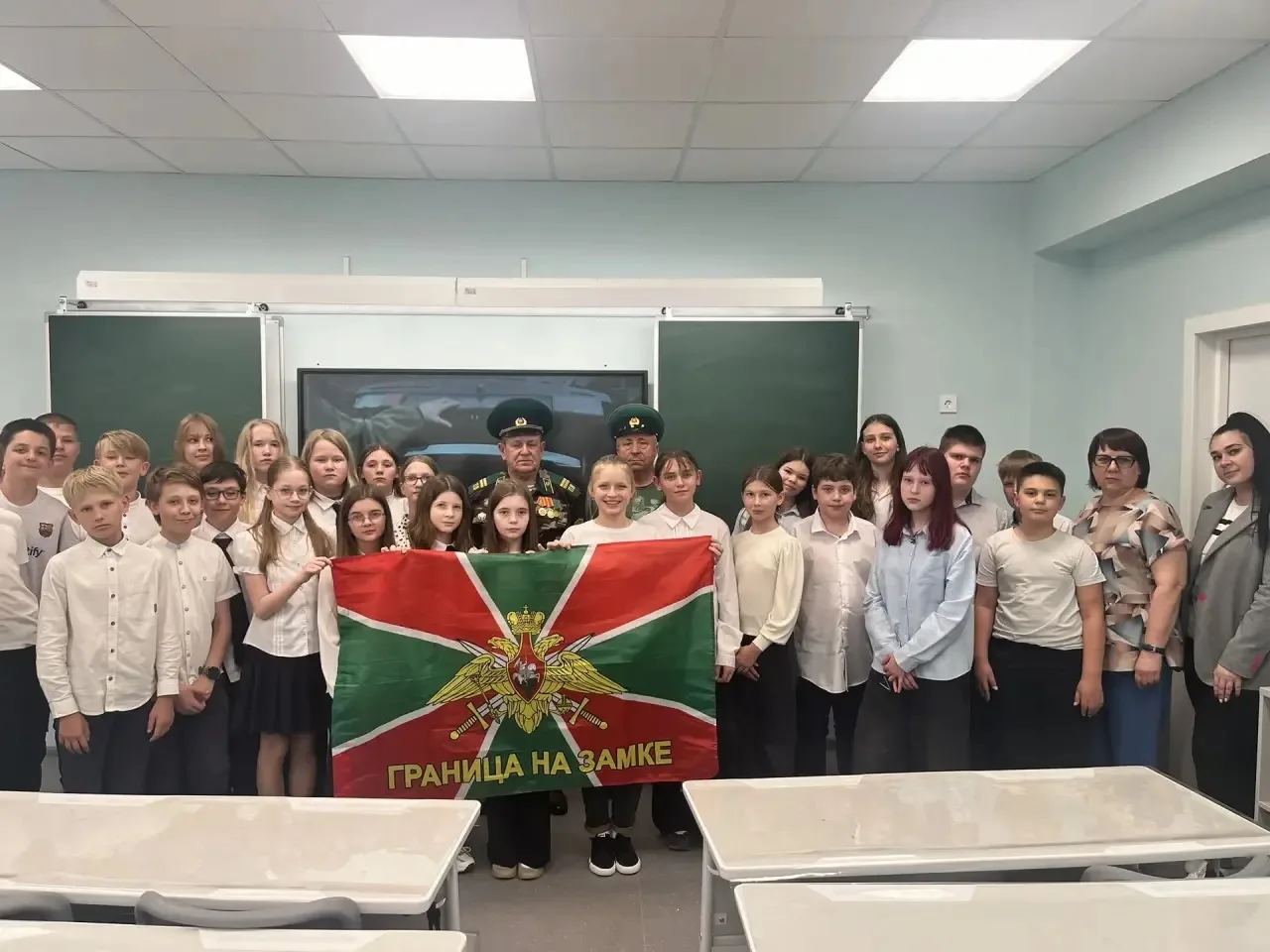 🪖21 мая в школе прошла встреча обучающихся 5а класса с ветеранами погранвойск накануне...