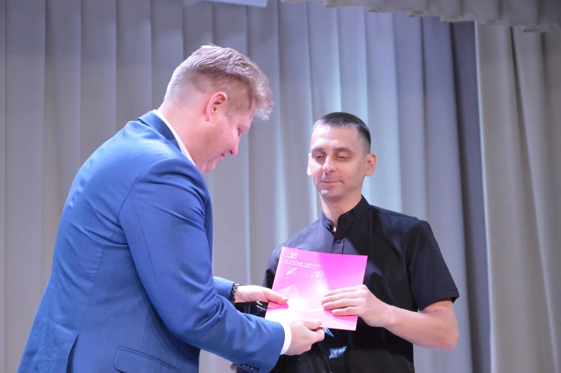 Накануне Дня металлурга в Линево чествовали заводчан, работающих в сердце поселка -  на Эл 6.  

Пер