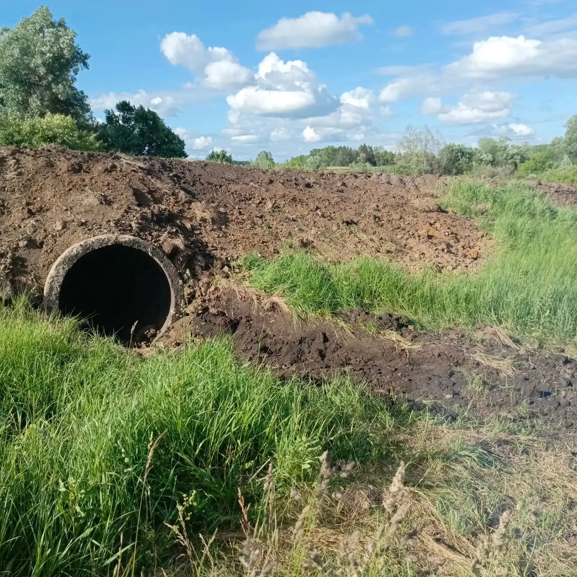 В деревне Юськасы завершено благоустройство противопожарного водоема.