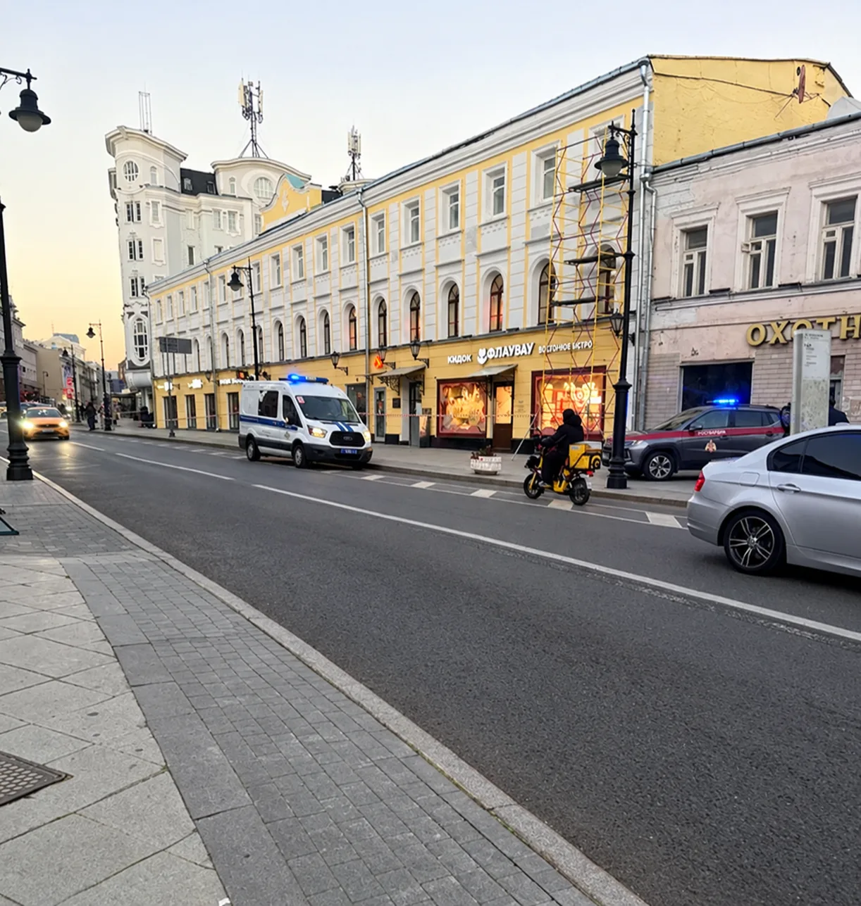 ‼️На Мясницкой у Китай-города выставили оцепление из-за подозрительного предмета.