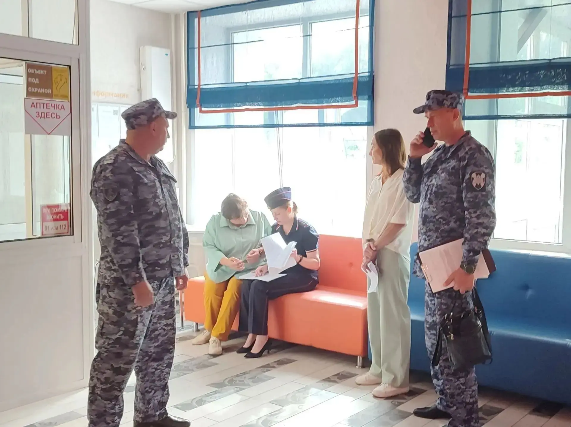 Сегодня в школе прошли Всероссийские учения по антитеррору, в ходе которых  отработали ...