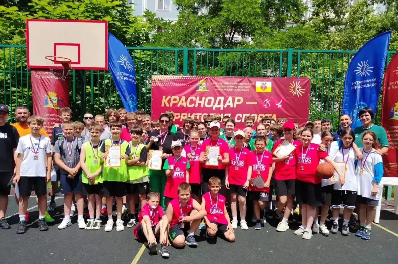 🏀10 июня на спортивной площадке Тюляева,8 проводились окружные соревнования по уличному баскетболу 