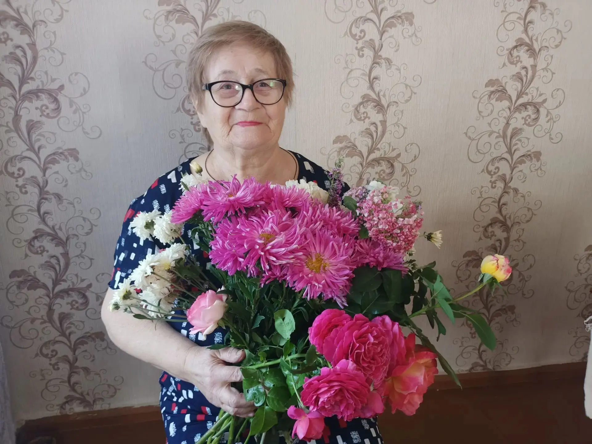 Специалисты Центра социального обслуживания населения Татищевского района поздравили св...