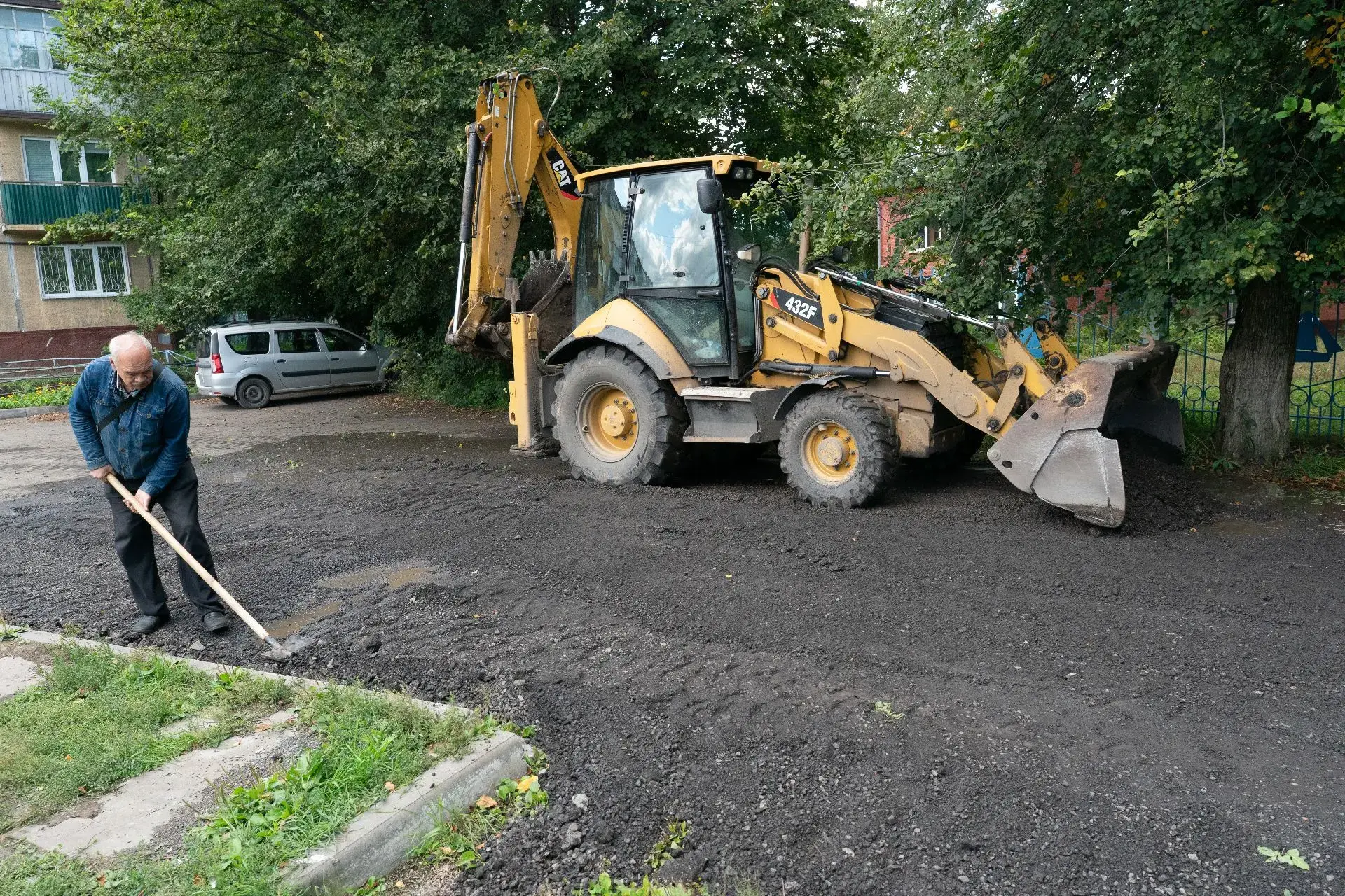 В Центральном районе Кемерова сегодня прошли сразу три субботника