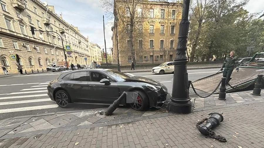 Автомобиль Porsche стоимостью в несколько миллионов рублей, принадлежащий Елене Войтенк...
