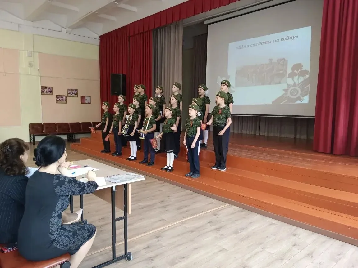 🎶 Битва хоров: О главном 🎶  7 мая в нашей школе прошел замечательный конкурс "Битва хоров", посвящен